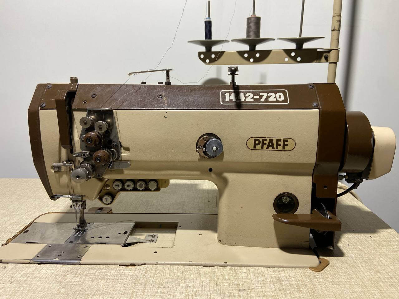 Швейна машина PFAFF 1442-720/04-900/61 б/в