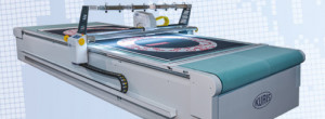 Автоматична одношарова розкрійна машина Kuris TC3001C для килимів з малюнком